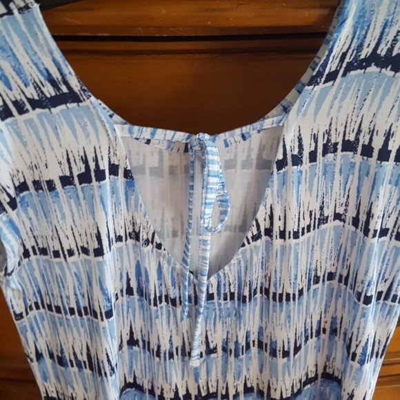 Cap sleeve Tee, longer in back, ties on upper back - Picture 3 of 4